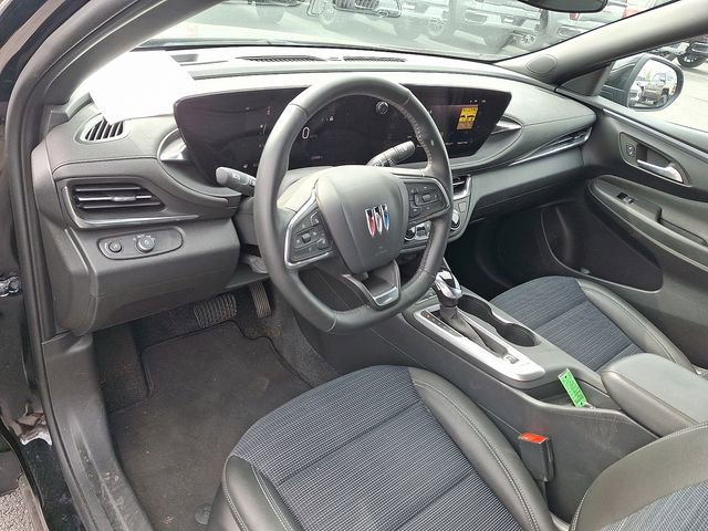 Used 2024 Buick Envista Preferred w/ Convenience I Package image 2