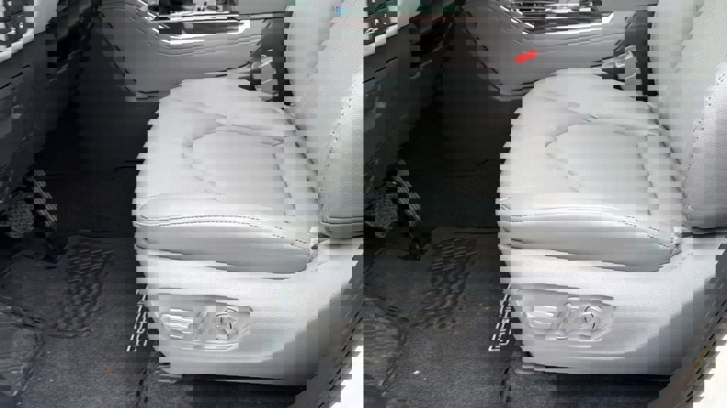 New 2026 Toyota Highlander Limited image 16