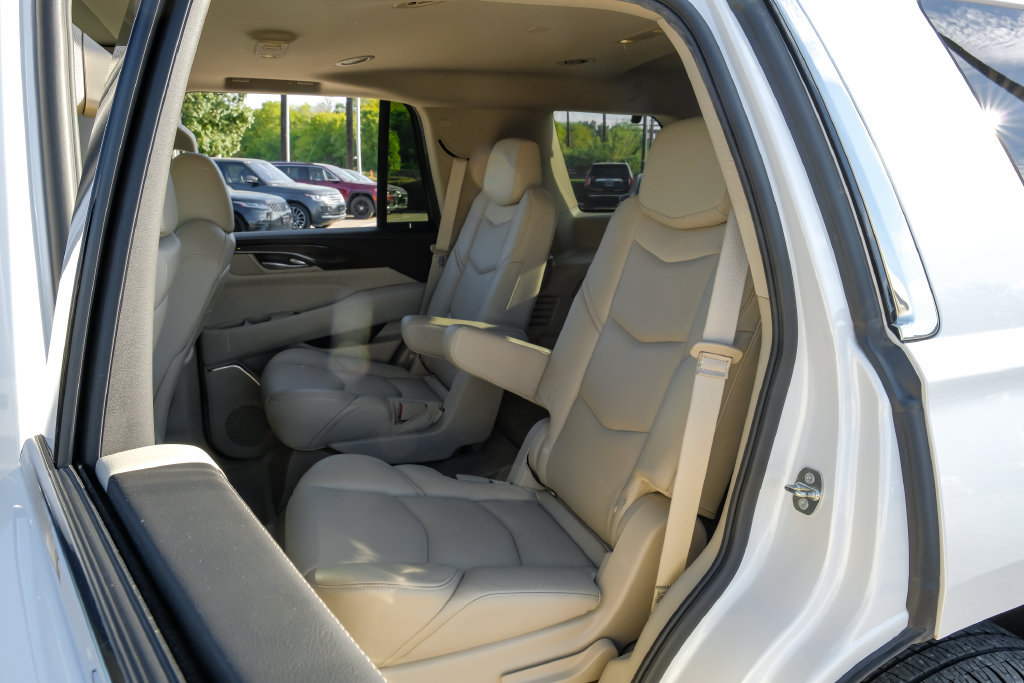 Used 2018 Cadillac Escalade Luxury AWD/4WD image 39
