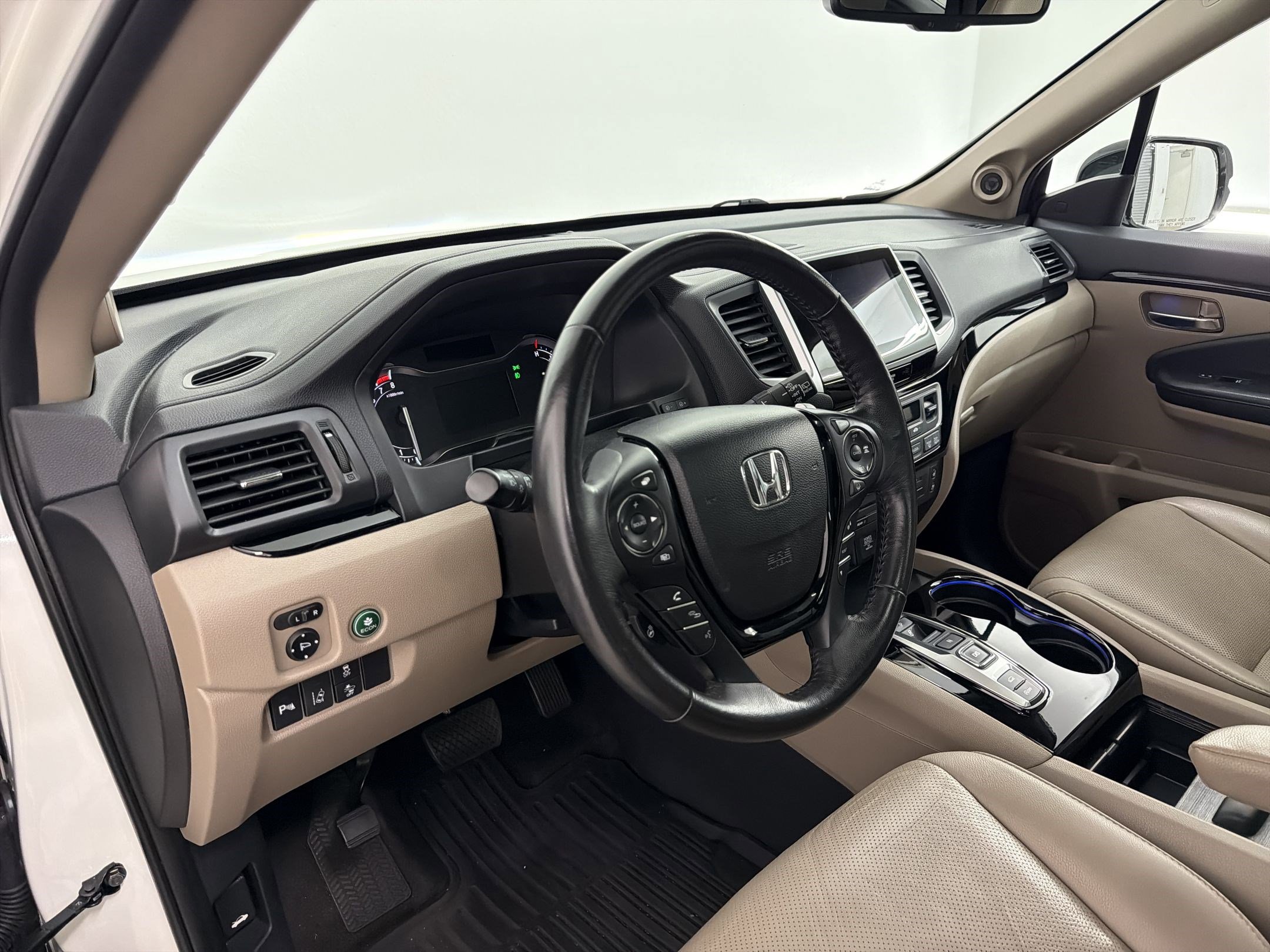Used 2017 Honda Pilot Elite image 4