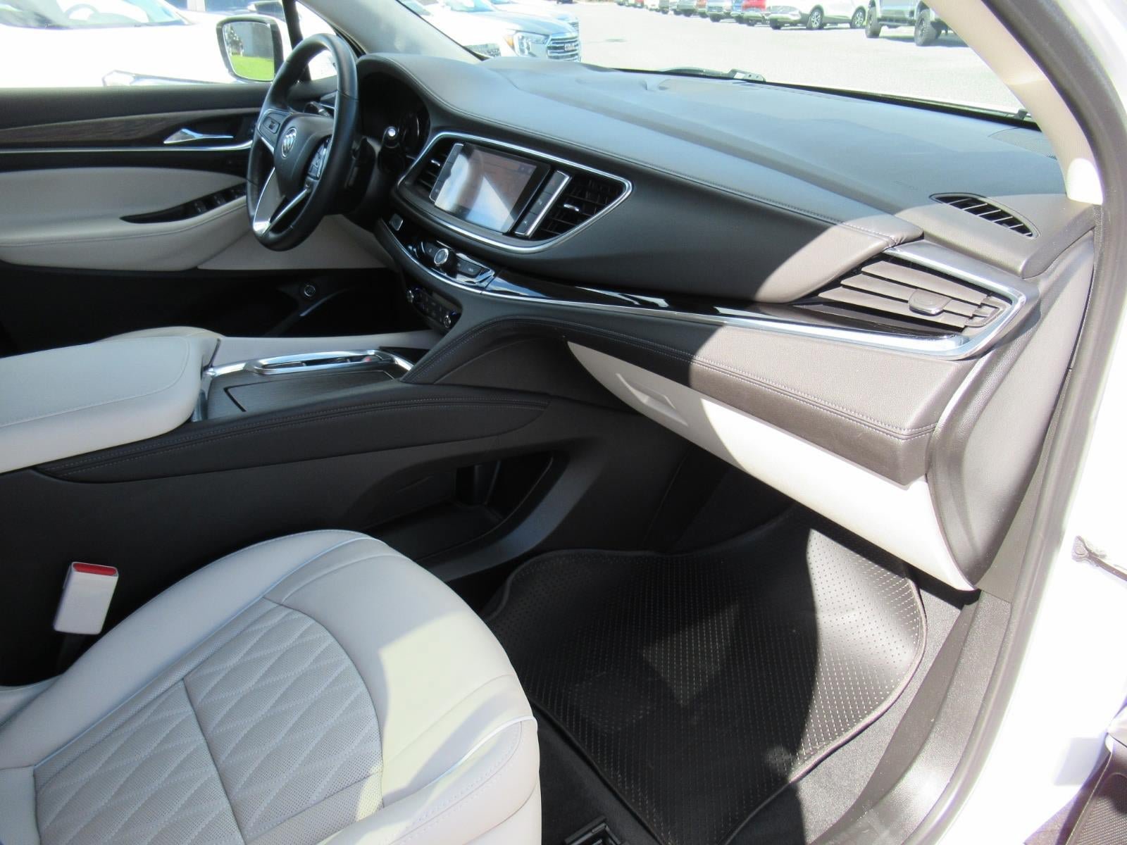 Used 2023 Buick Enclave Avenir w/ Avenir Technology Package FWD image 11