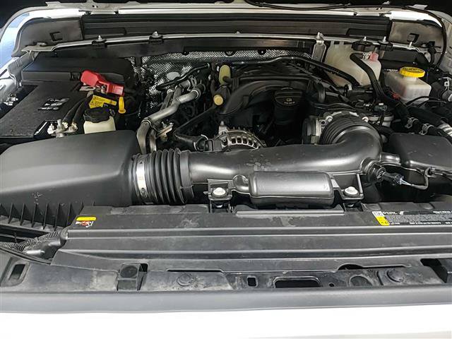 Used 2025 Jeep Wrangler Unlimited Sahara w/ Safety Group AWD/4WD image 13