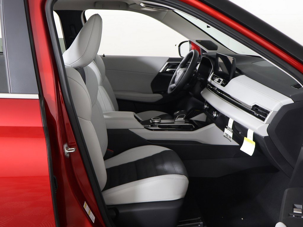 New 2025 Mitsubishi Outlander SE image 30
