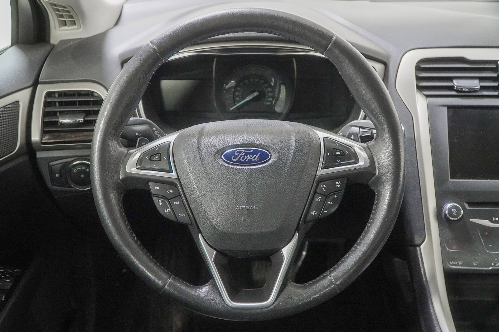 Used 2015 Ford Fusion SE w/ Equipment Group 202A image 22