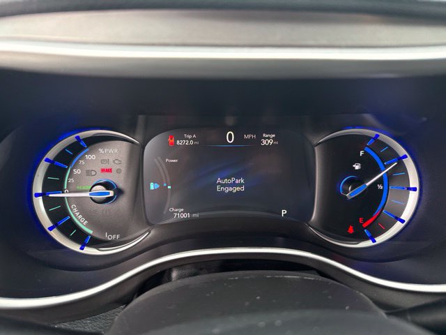 Used 2024 Chrysler Pacifica Limited FWD image 20