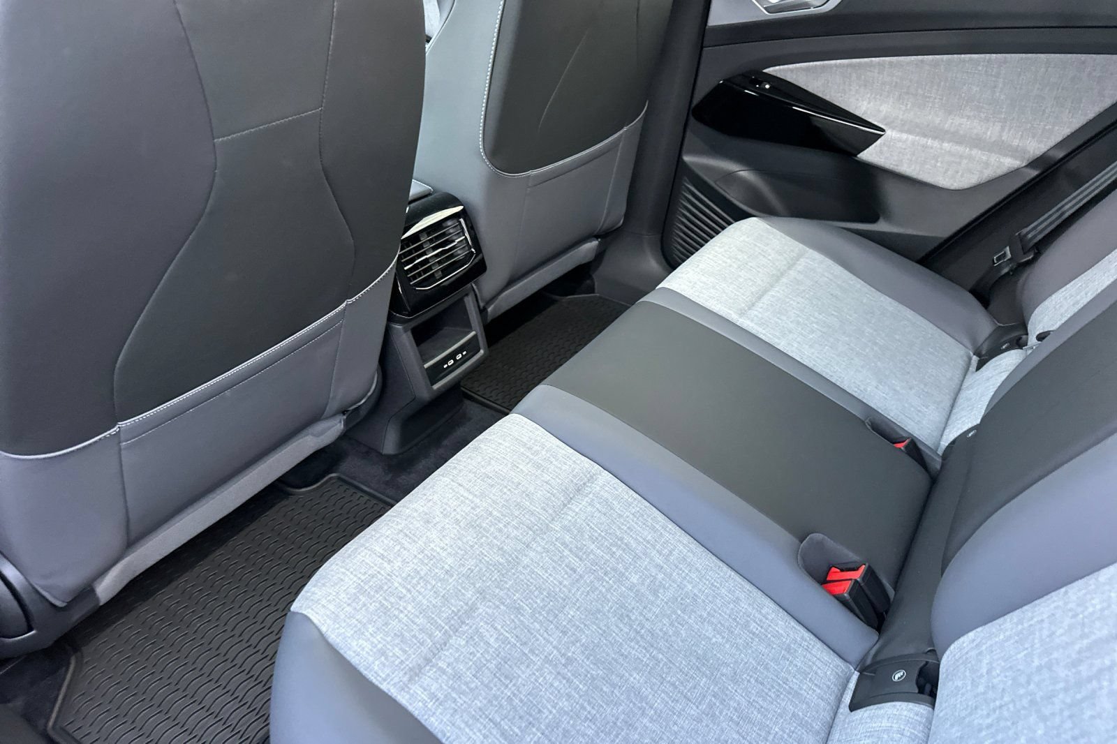 New 2026 Volkswagen ID.4 Pro AWD/4WD image 11