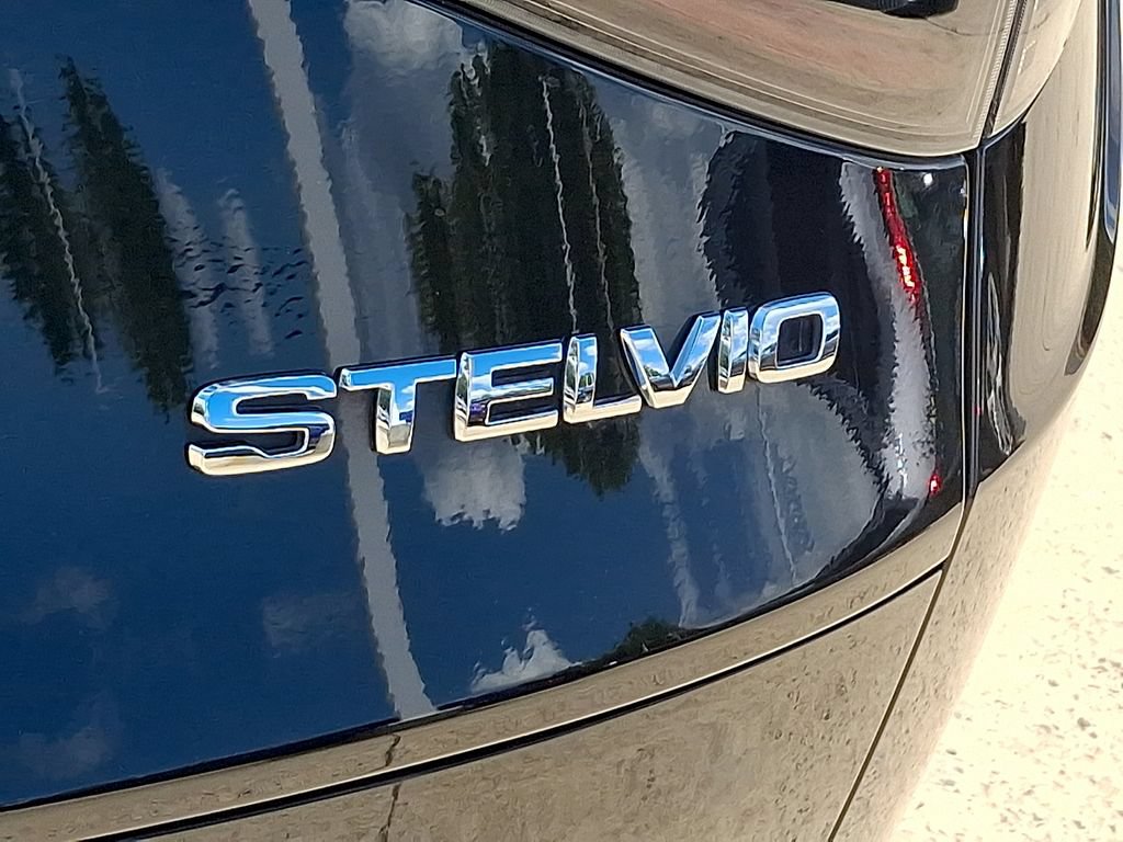 Used 2024 Alfa Romeo Stelvio AWD image 33
