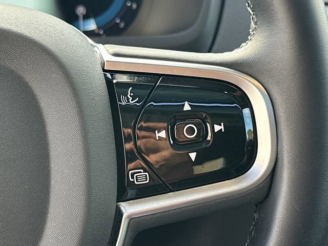 Used 2025 Volvo XC90 B6 Plus image 33