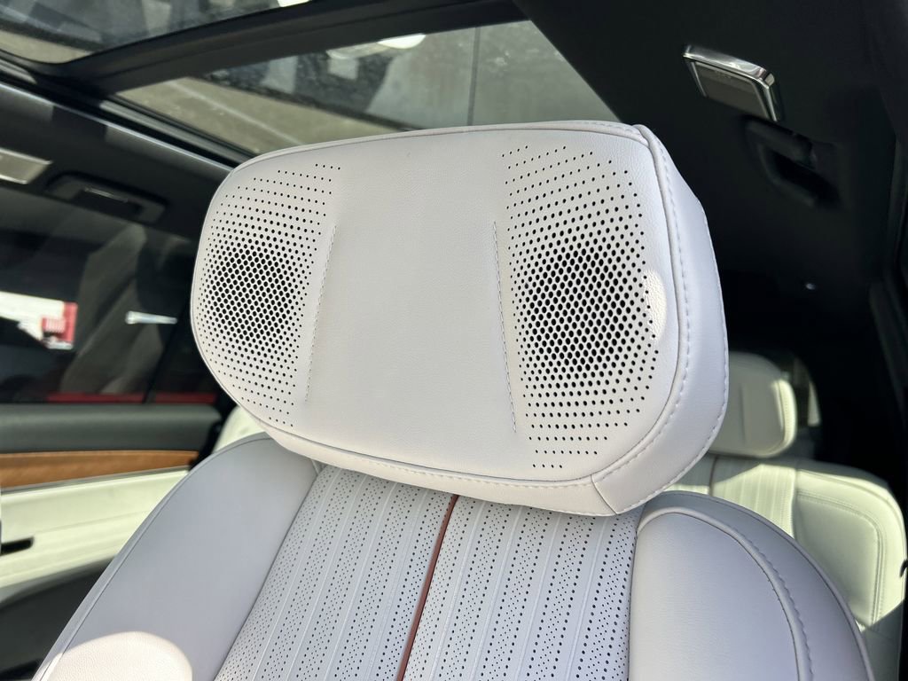 New 2026 Cadillac Vistiq Luxury image 21