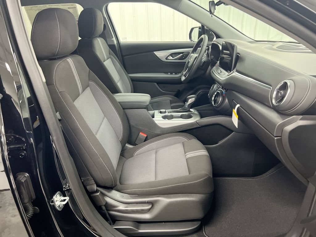 New 2026 Chevrolet Blazer LT w/ Midnight/Sport Edition FWD image 21