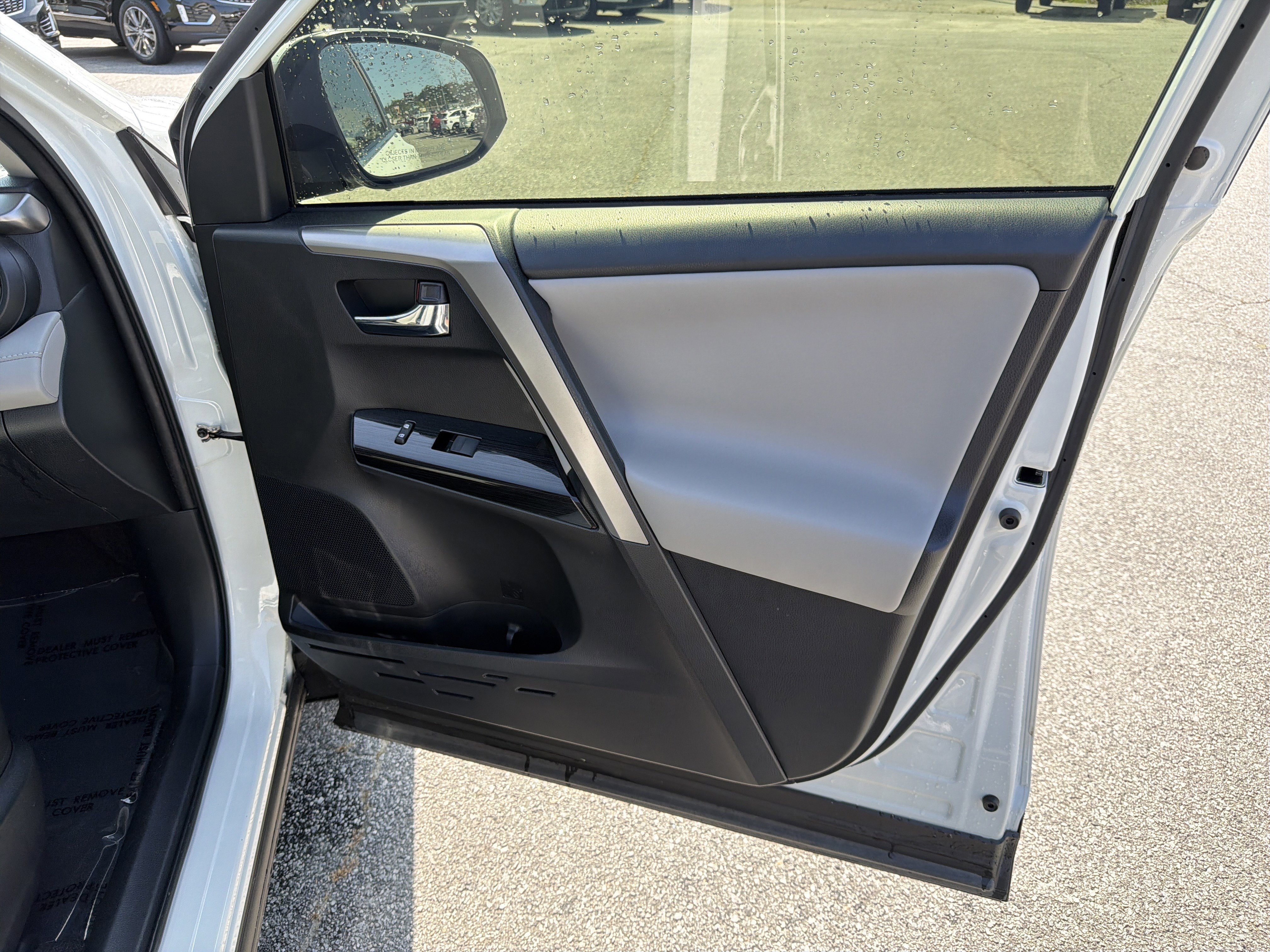 Used 2018 Toyota RAV4 Limited image 17