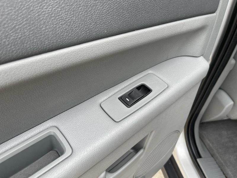 Used 2006 Jeep Grand Cherokee Laredo AWD/4WD image 35