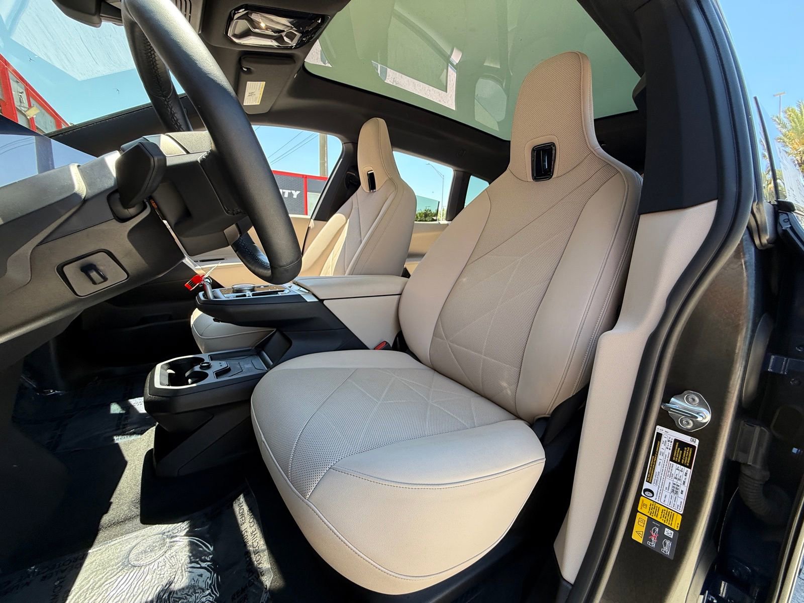 Used 2024 BMW iX xDrive50 w/ Premium Package image 11