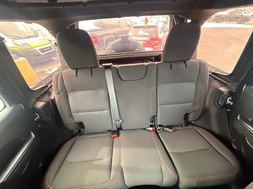 Used 2022 Jeep Wrangler Unlimited Rubicon image 15