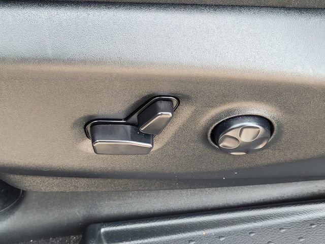 Used 2025 Chrysler Pacifica Limited image 33