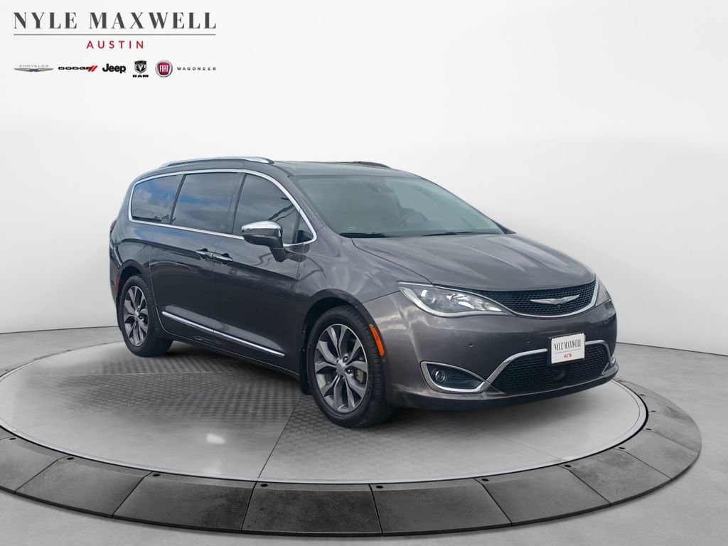 Used 2017 Chrysler Pacifica Limited image 2
