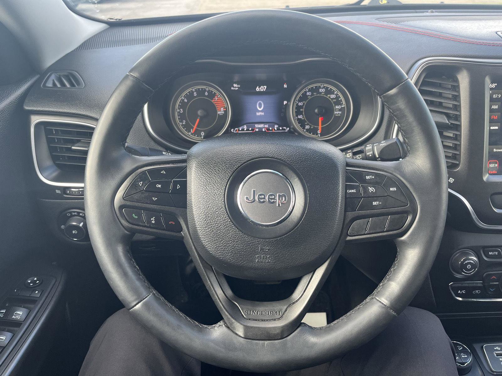 Used 2019 Jeep Cherokee Trailhawk image 17