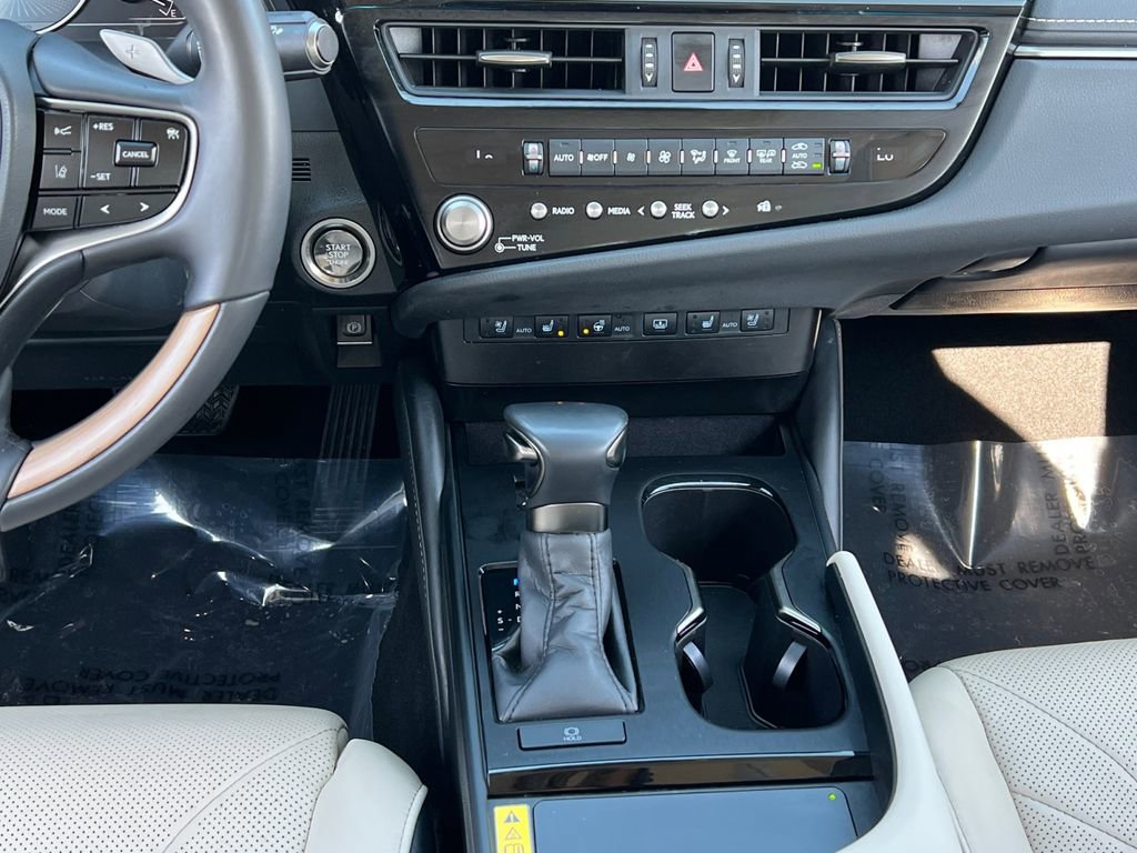 Used 2024 Lexus ES 350 Ultra Luxury w/ Accessory Package (Z2) image 13