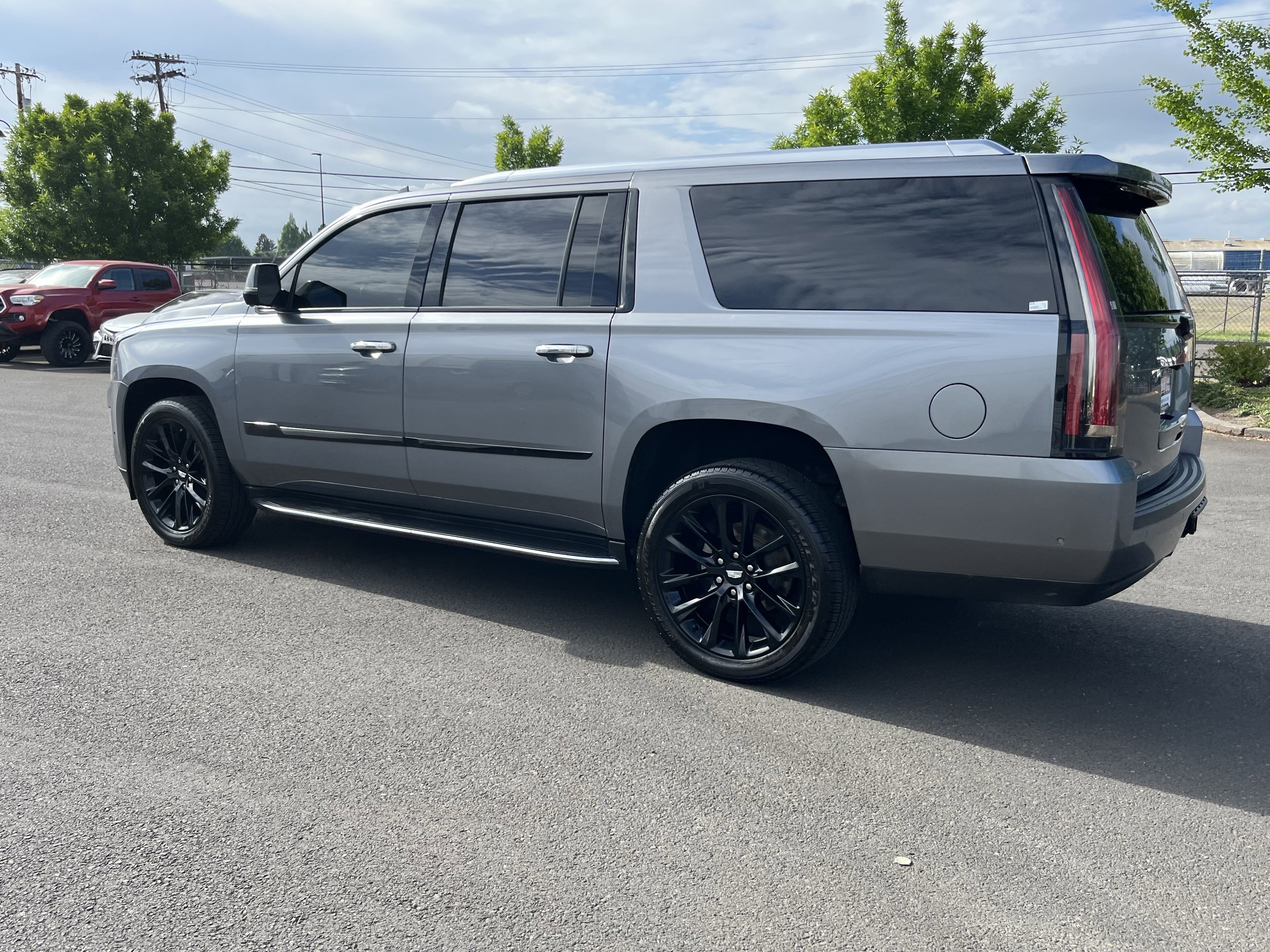 Used 2020 Cadillac Escalade ESV Luxury w/ Escalade Sport Edition AWD/4WD image 3