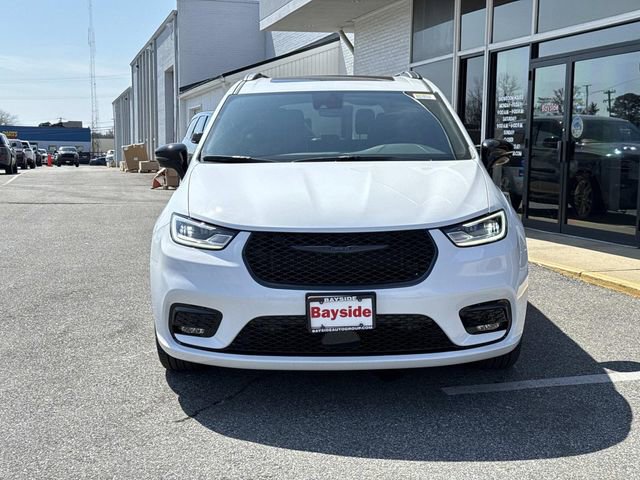 New 2026 Chrysler Pacifica Limited FWD image 4