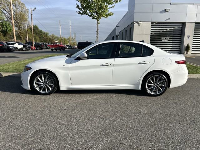 Used 2023 Alfa Romeo Giulia Ti AWD/4WD image 5