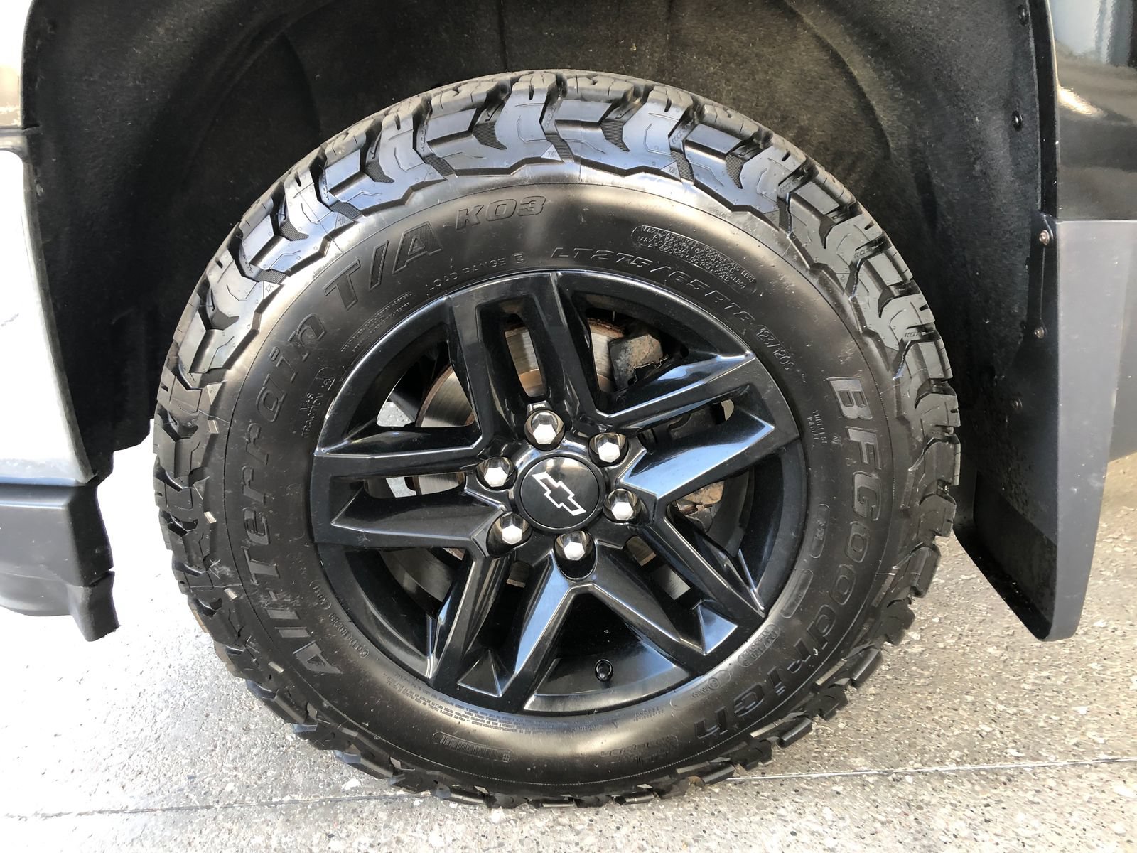 Used 2017 Chevrolet Silverado 1500 LT w/ LT Convenience Package AWD/4WD image 4