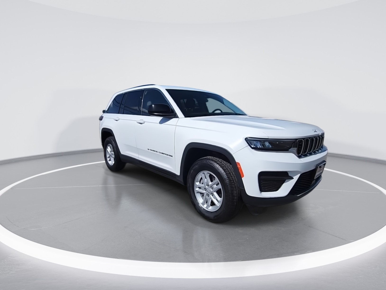 Certified 2023 Jeep Grand Cherokee Laredo AWD/4WD image 2