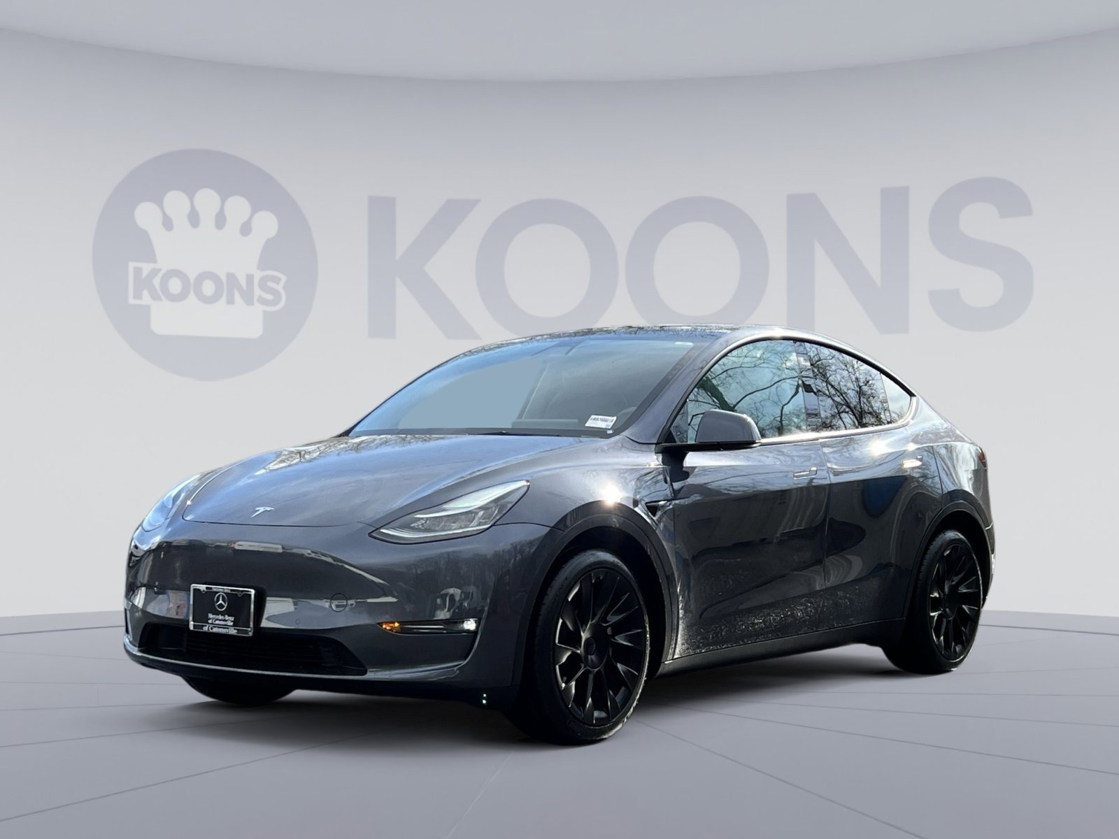 Used 2022 Tesla Model Y Long Range image 1