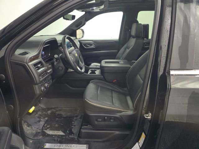 Used 2023 Chevrolet Suburban Premier image 7