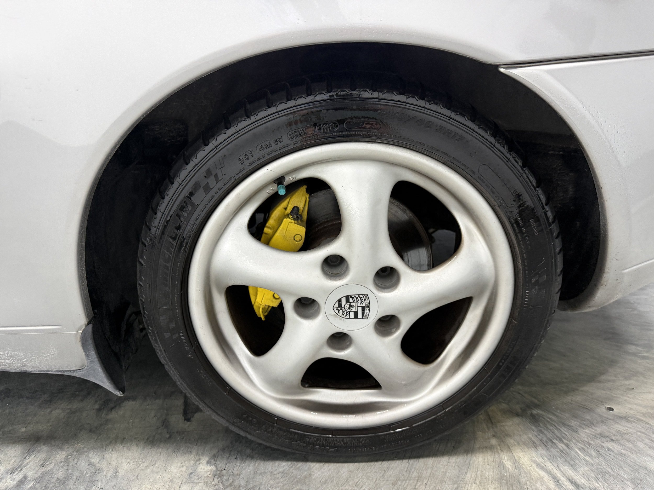 Used 2000 Porsche Boxster RWD image 17