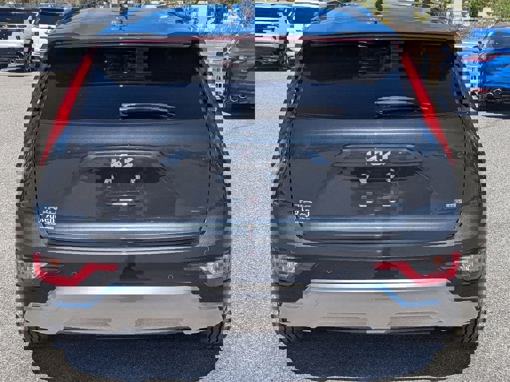 Used 2023 Kia Niro EX Touring image 4