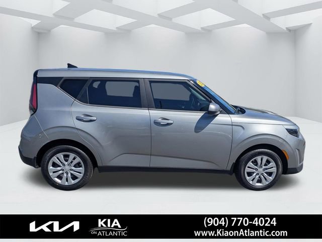 Used 2023 Kia Soul LX image 2