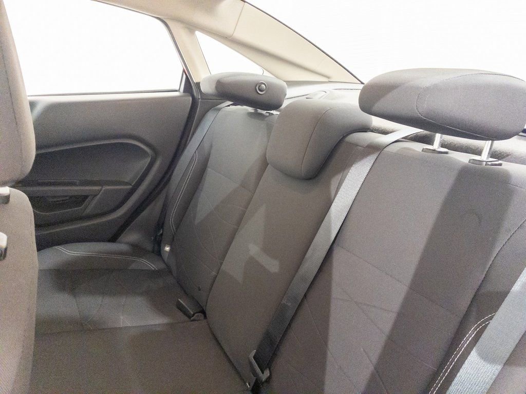Used 2015 Ford Fiesta SE image 9