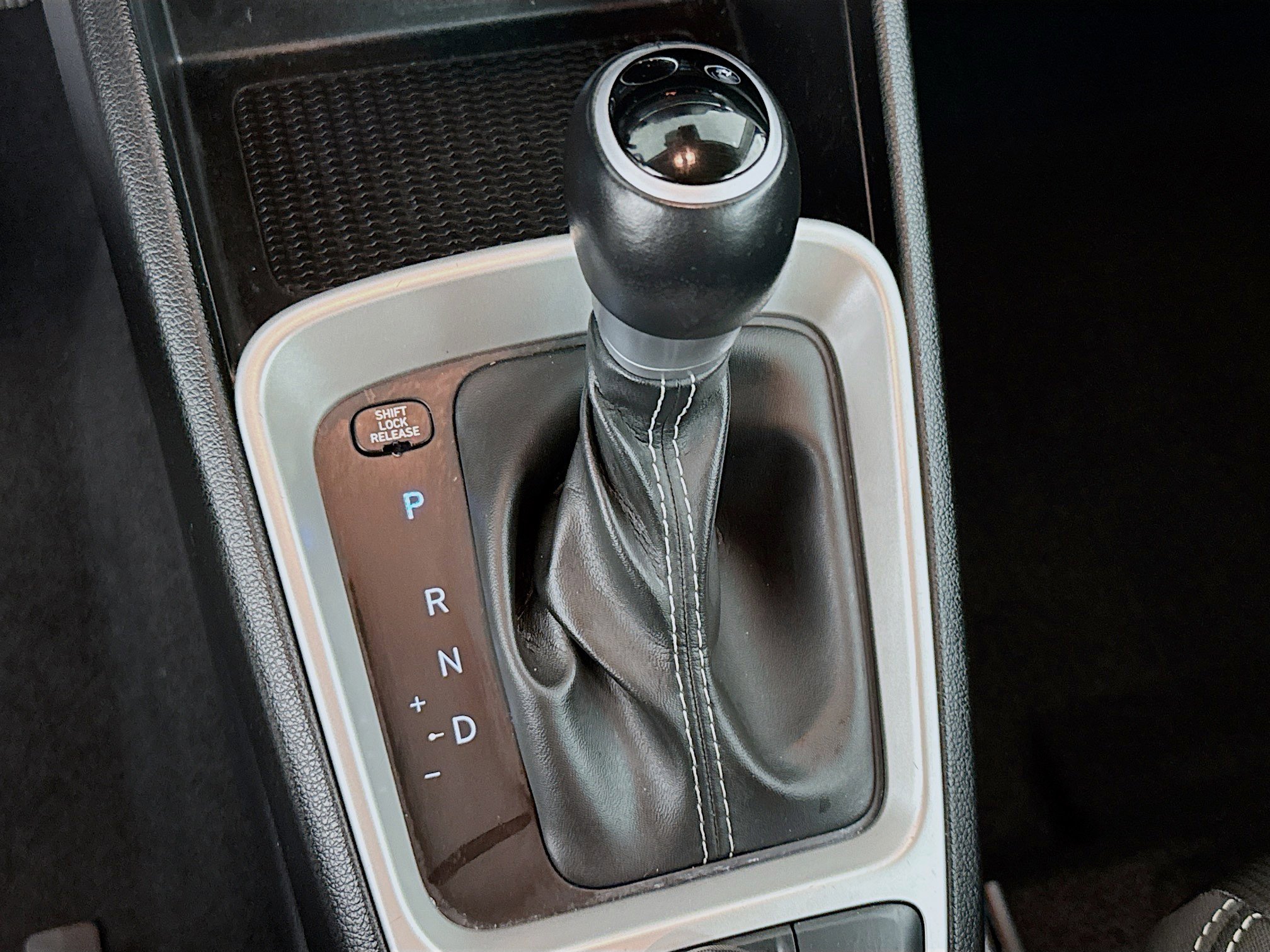 Used 2024 Hyundai Venue SEL image 19