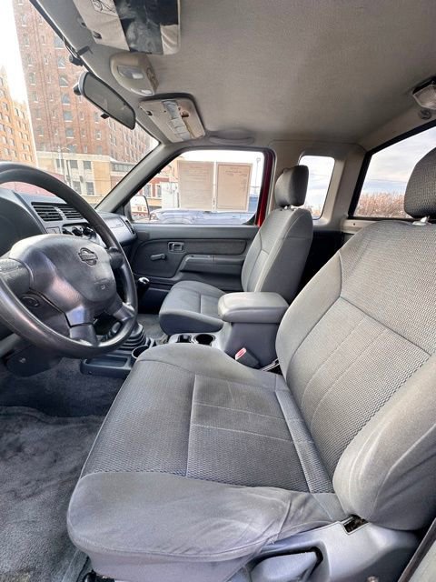 Used 2001 Nissan Frontier XE image 16