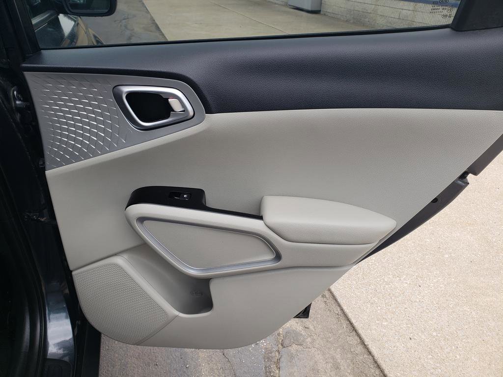 Used 2020 Kia Soul LX image 17