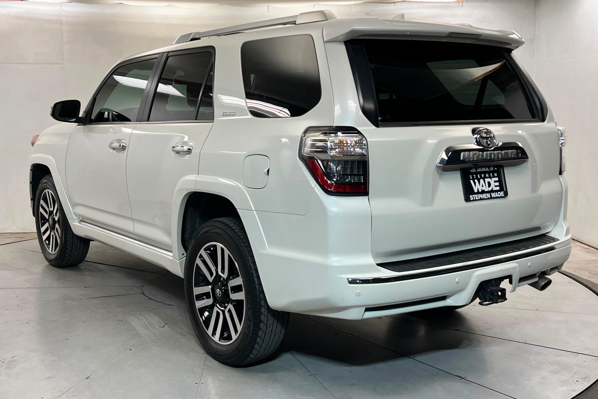 Used 2023 Toyota 4Runner Limited AWD/4WD image 3