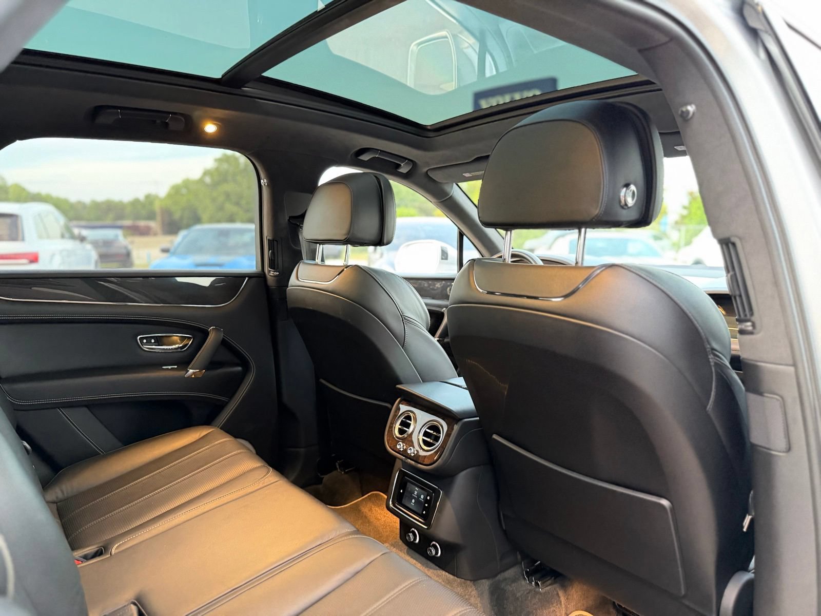 Used 2019 Bentley Bentayga AWD/4WD image 28