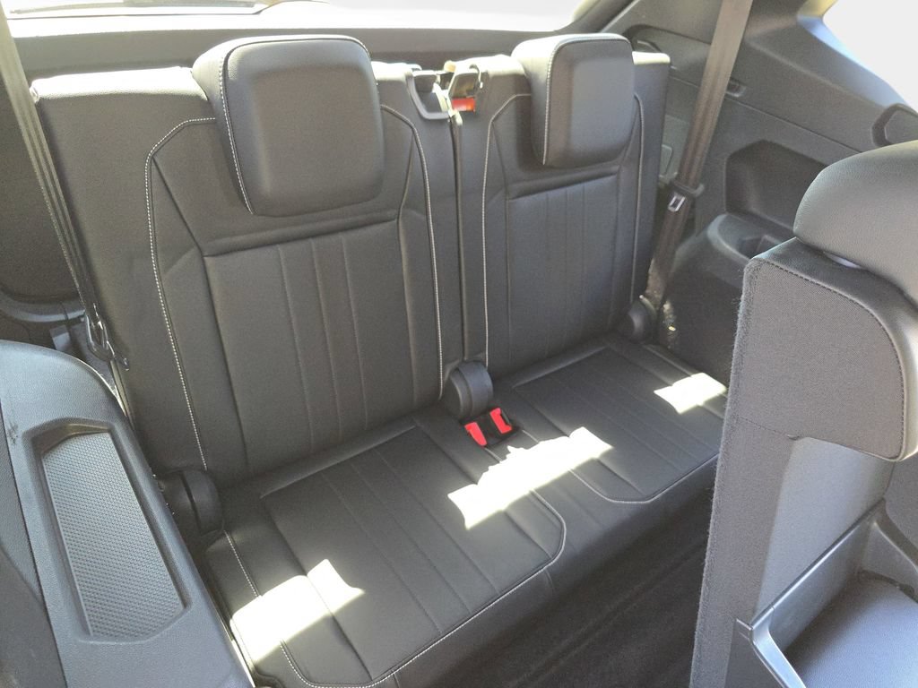 Used 2022 Volkswagen Tiguan SE R-Line FWD image 16