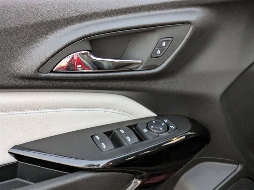 Used 2025 Chevrolet Trax LT w/ LT Convenience Package image 16