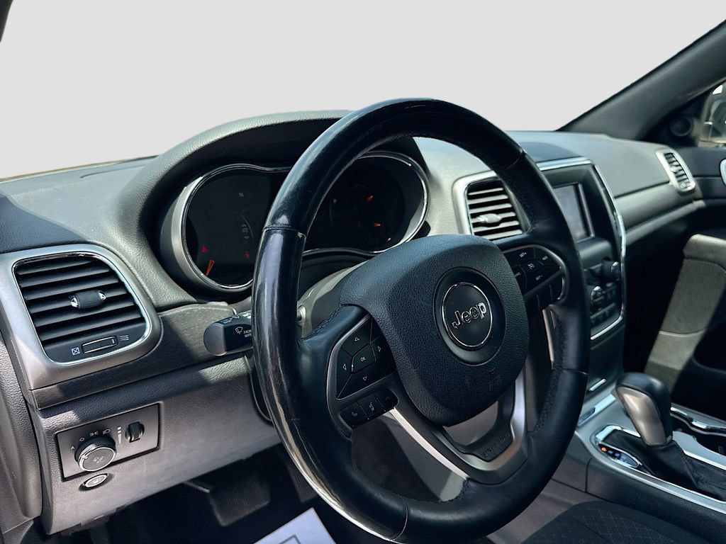 Used 2018 Jeep Grand Cherokee Laredo AWD/4WD image 9