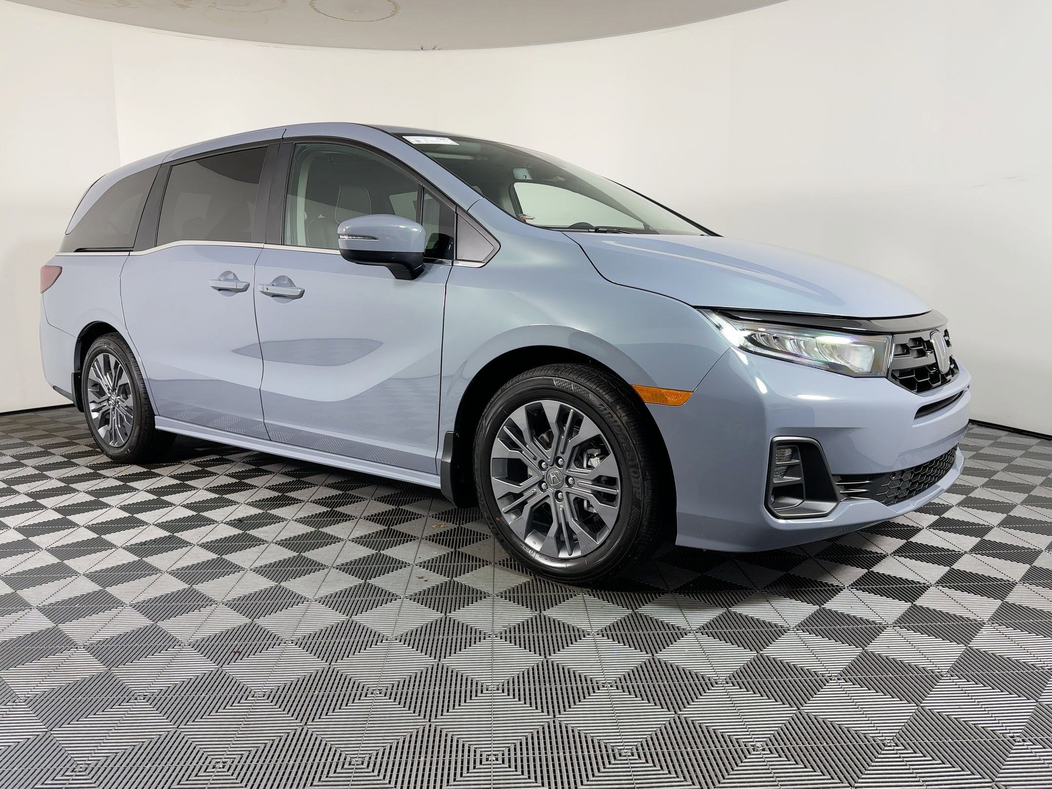 New 2026 Honda Odyssey Touring image 6