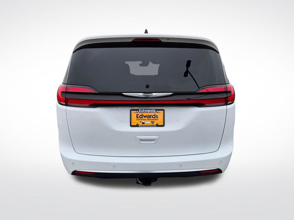 Used 2025 Chrysler Pacifica Pinnacle image 4