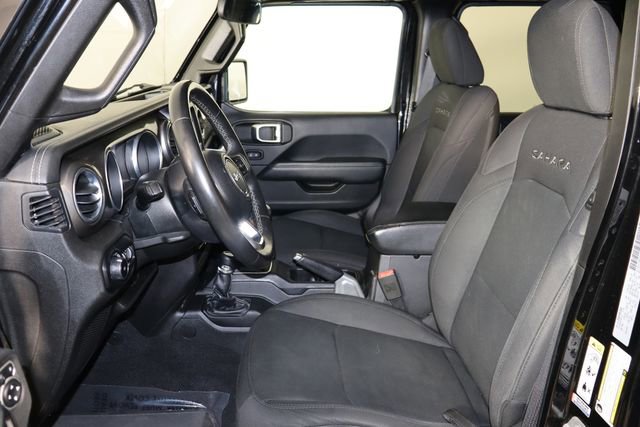 Used 2018 Jeep Wrangler Unlimited Sahara AWD/4WD image 13