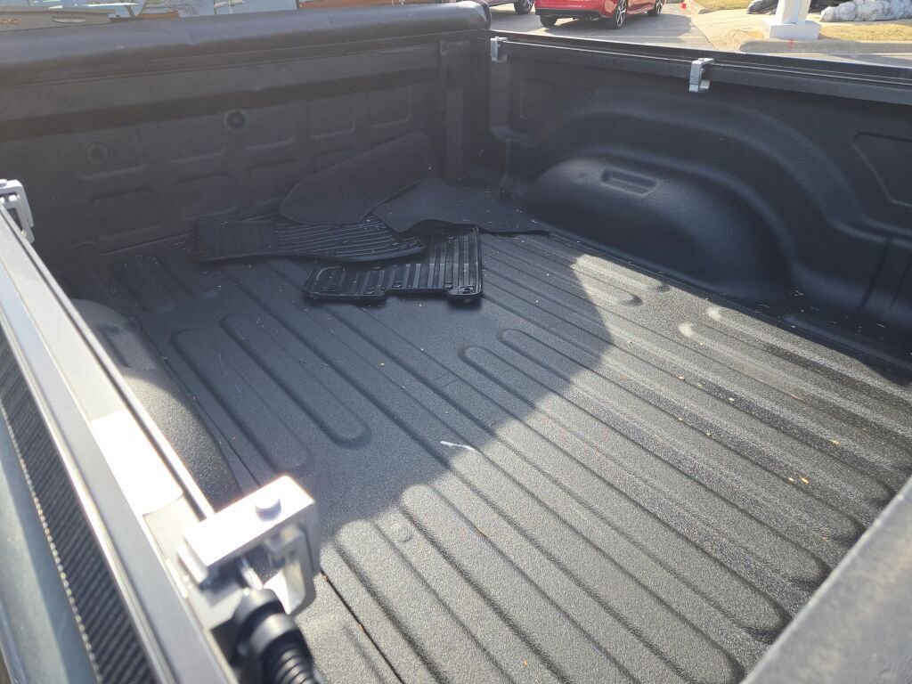 Used 2017 RAM 1500 Classic SLT image 15