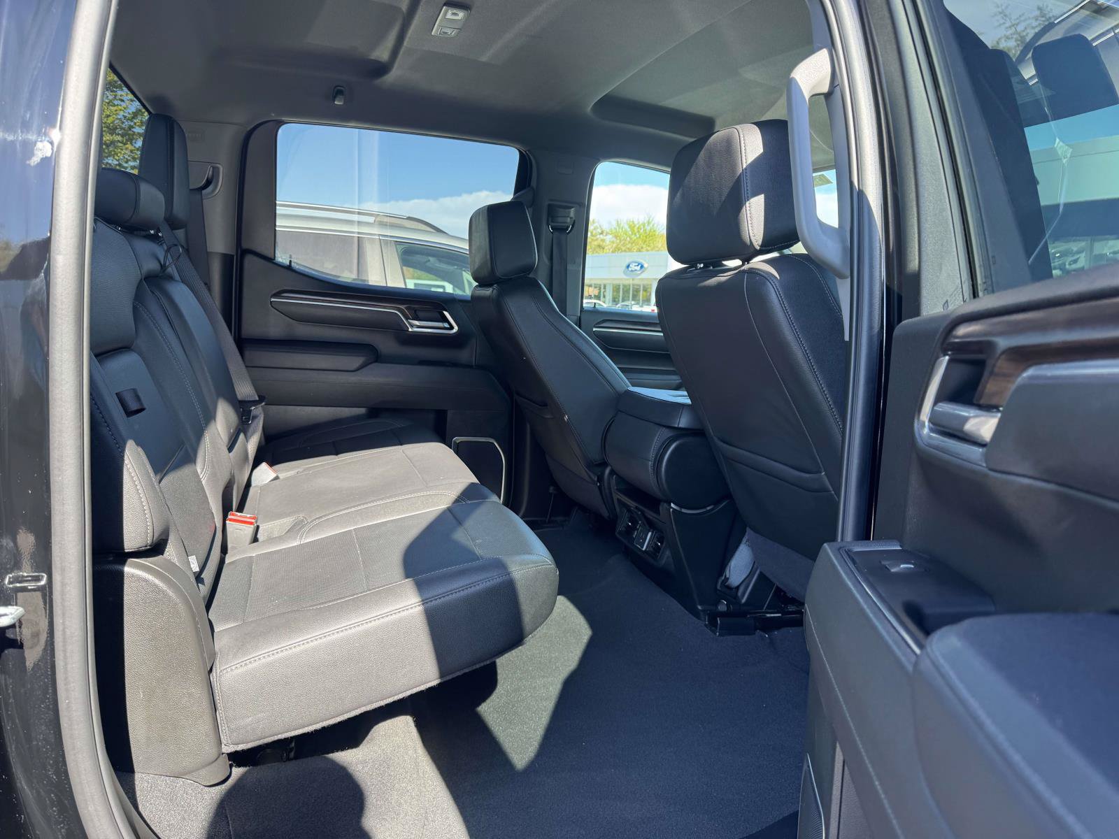 Used 2025 GMC Sierra 1500 SLT AWD/4WD image 41