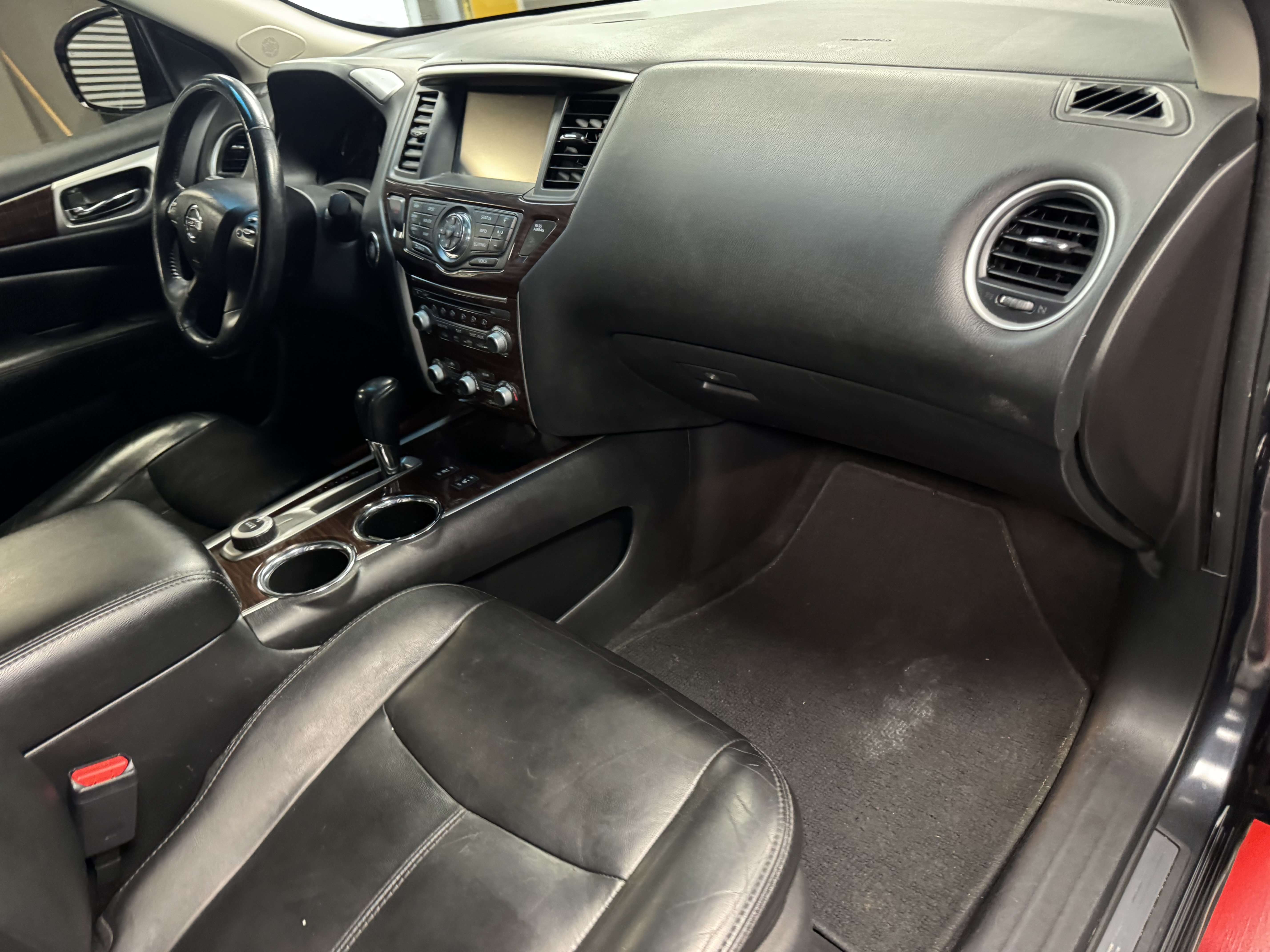 Used 2014 Nissan Pathfinder SL w/ SL Tech Package AWD/4WD image 16