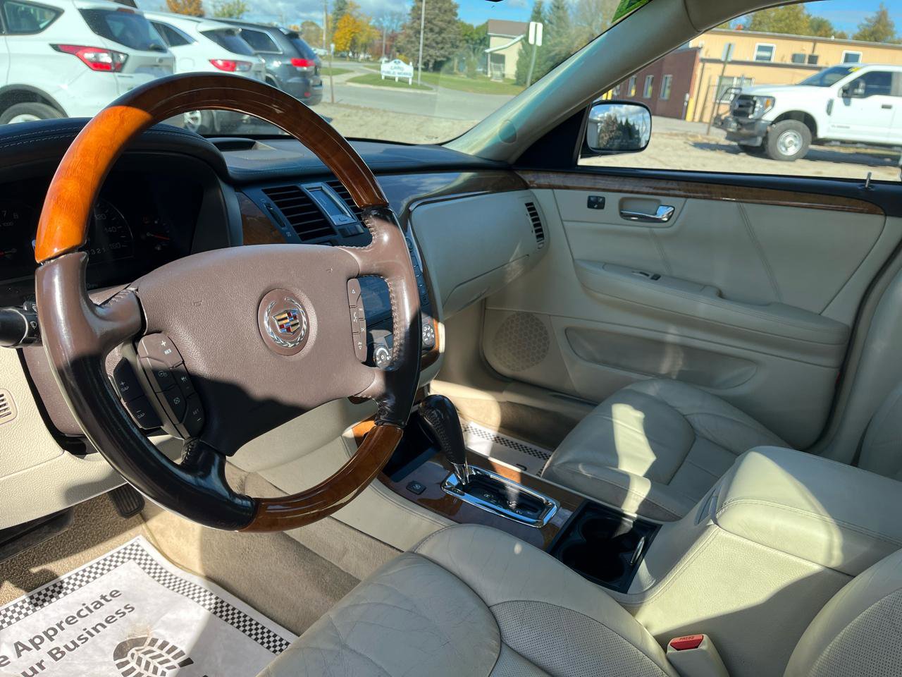 Used 2009 Cadillac DTS w/ Platinum Edition FWD image 13