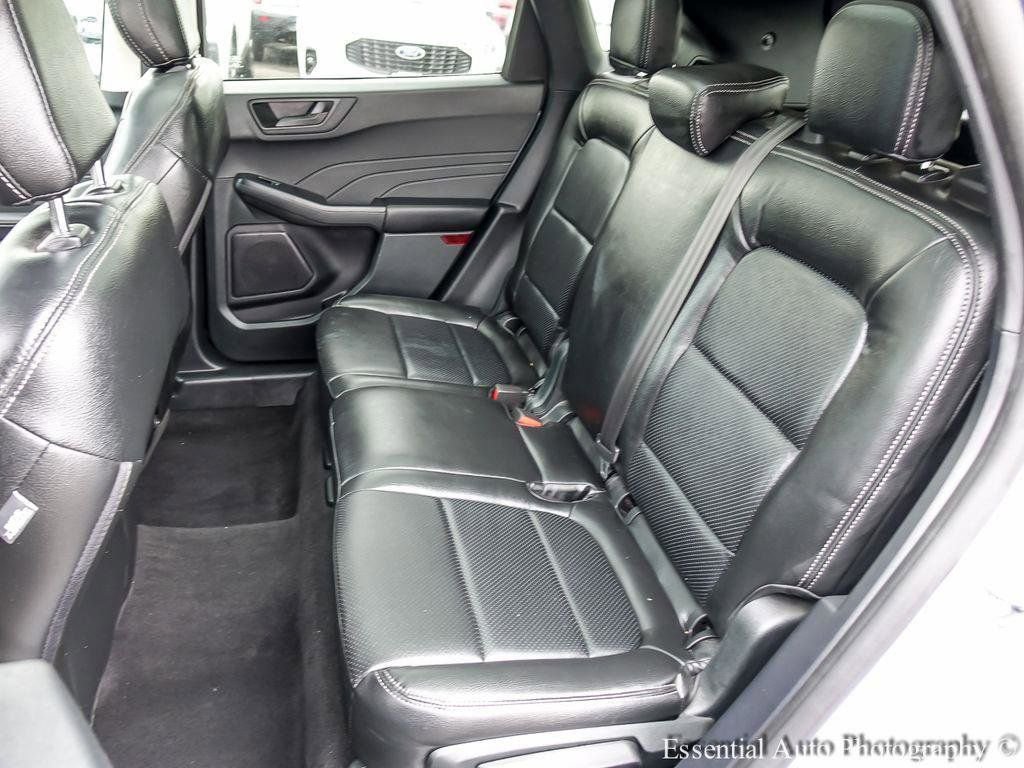 Used 2022 Ford Escape SE w/ SE Sport Appearance Package FWD image 11