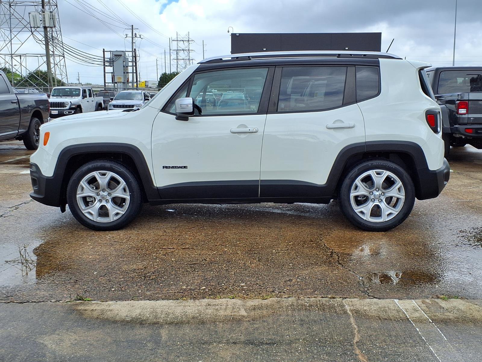 Used 2016 Jeep Renegade Limited FWD image 25
